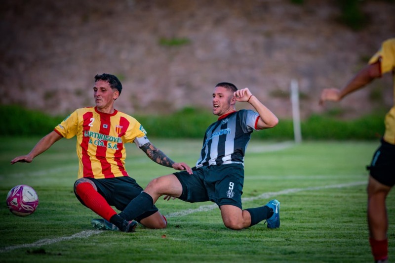 Estudiantes le gan� a Bull Dog y qued� arriba en su zona